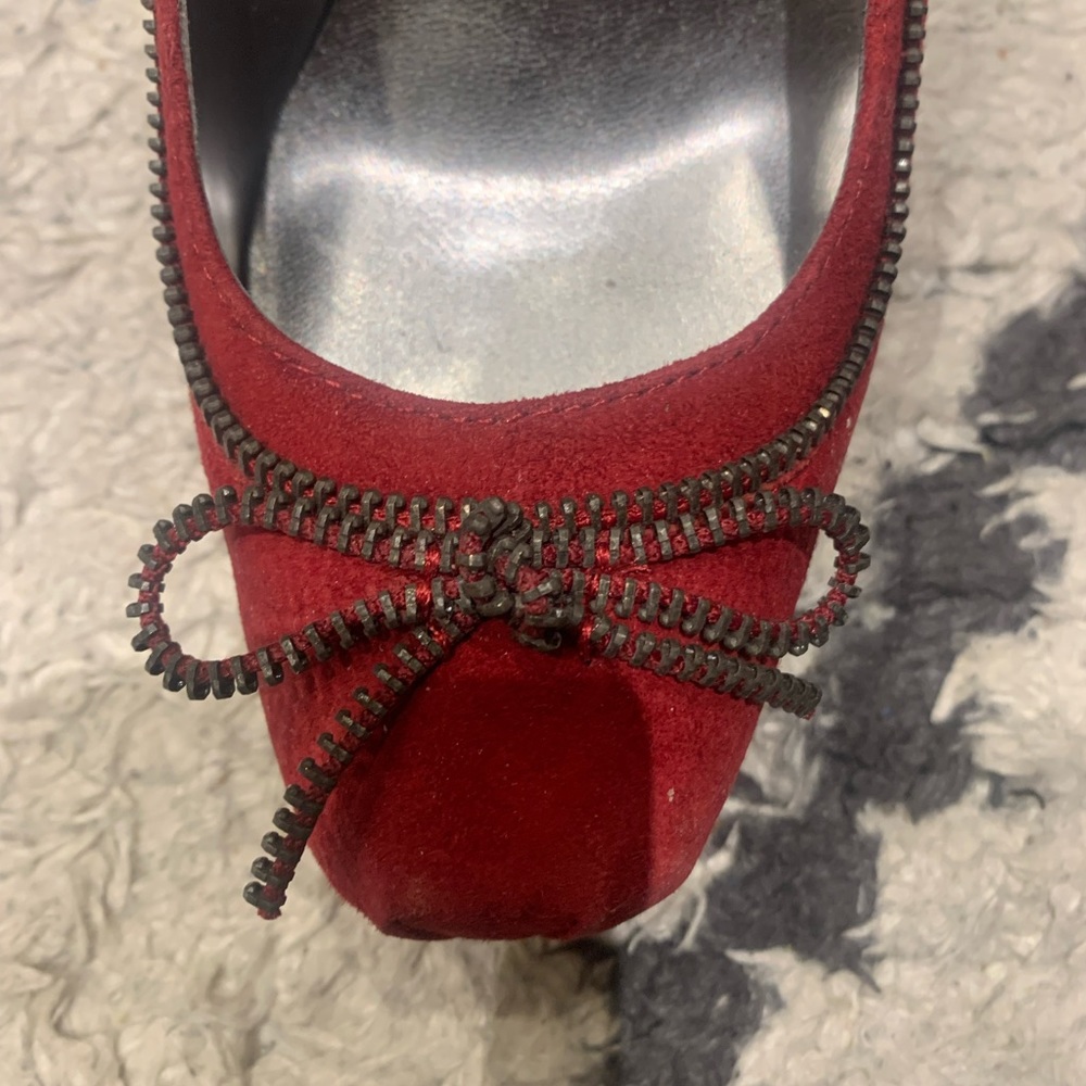 Red Guess Heels - Picture 4 of 4